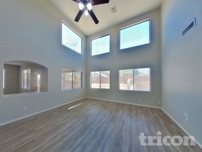 Building Photo - 30010 N Sedona Pl