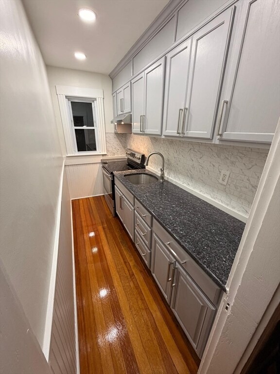 Building Photo - 10 Elsmere Ave