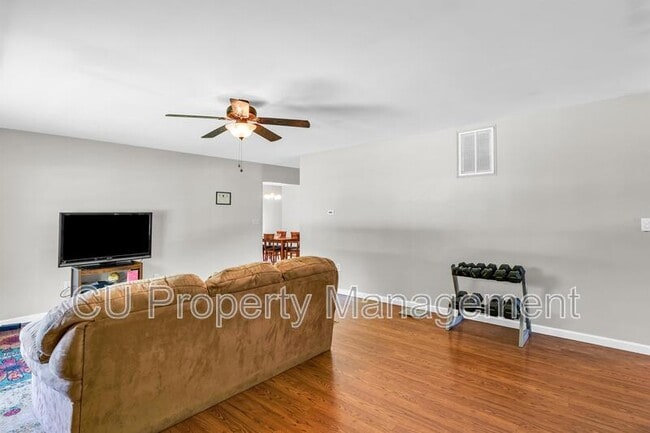 Building Photo - 802 Stratford Dr