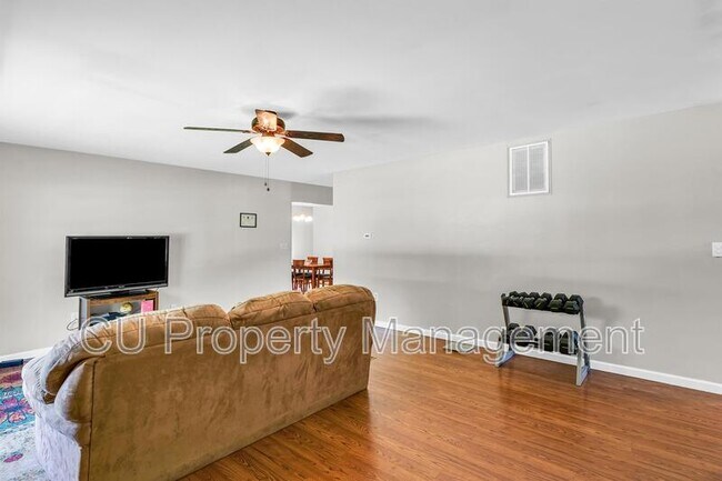 Foto del edificio - 802 Stratford Dr
