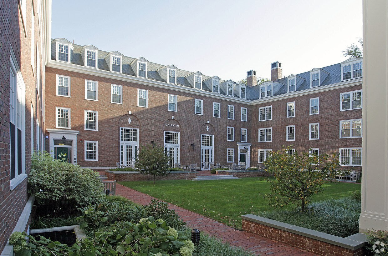 Primary Photo - Gallatin Hall