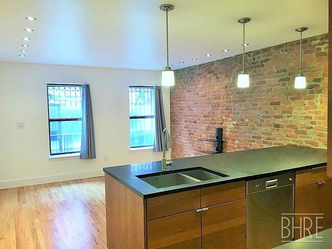 Building Photo - 29 W 131st St