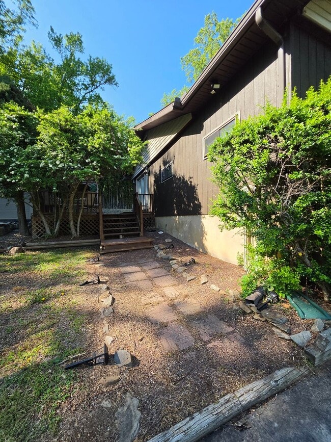 Building Photo - Welcome to life in sought-after Chesapeake Isles!