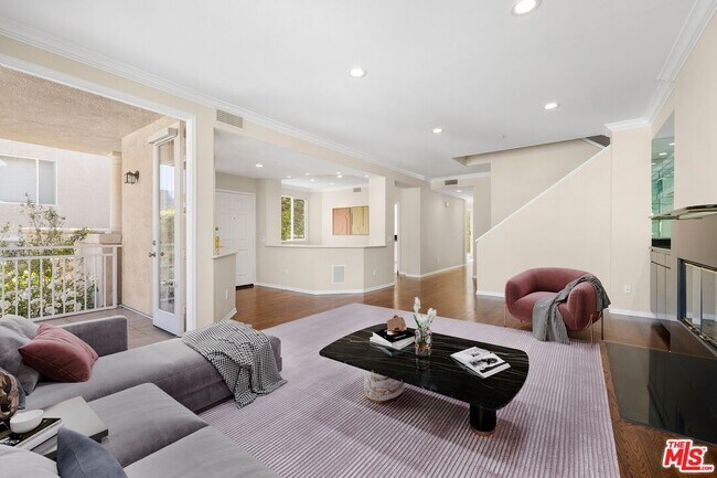 Building Photo - 668 Palisades Dr