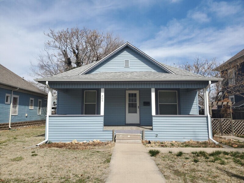Primary Photo - 204 E 11th Ave