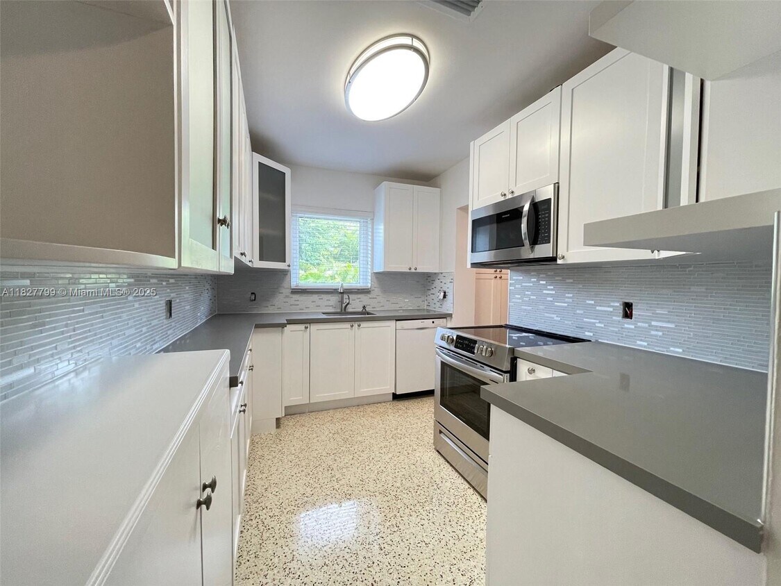 Primary Photo - 2920 SW 60th Ct
