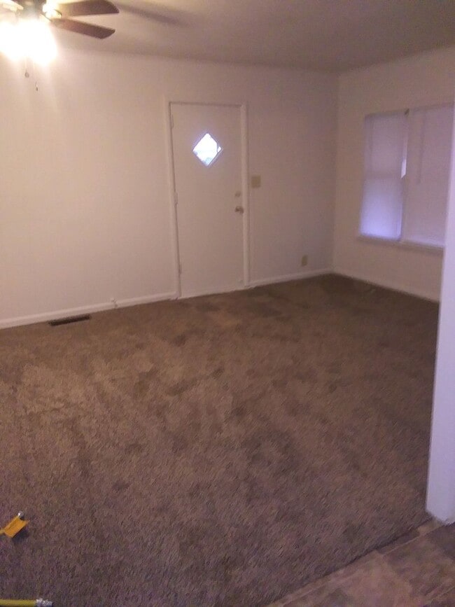Building Photo - 2 Bedroom 1 Bath House in Great Area!