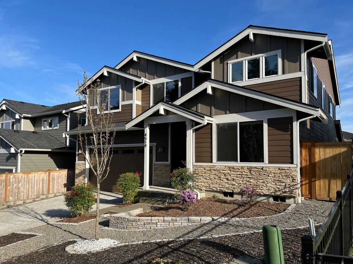Foto principal - Applications Pending - Gorgeous Five bedro...