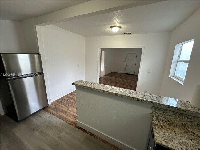 Foto del edificio - 5646 NW 3rd Ave