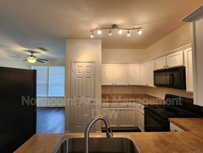 Building Photo - 10656 Traymore Dr