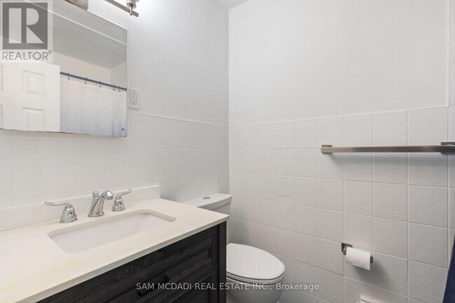 Photo du bâtiment - 1018 Burnhamthorpe Rd E