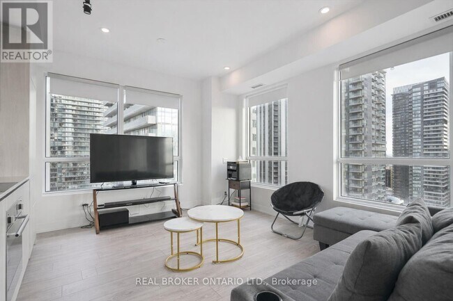 Building Photo - 108 Peter St