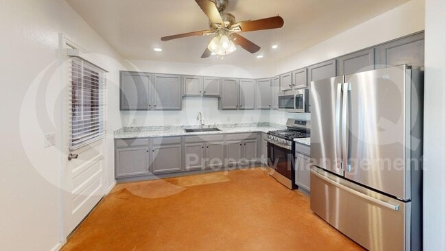 Building Photo - 421 W 18th St