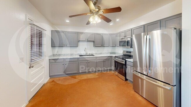 Foto del edificio - 421 W 18th St
