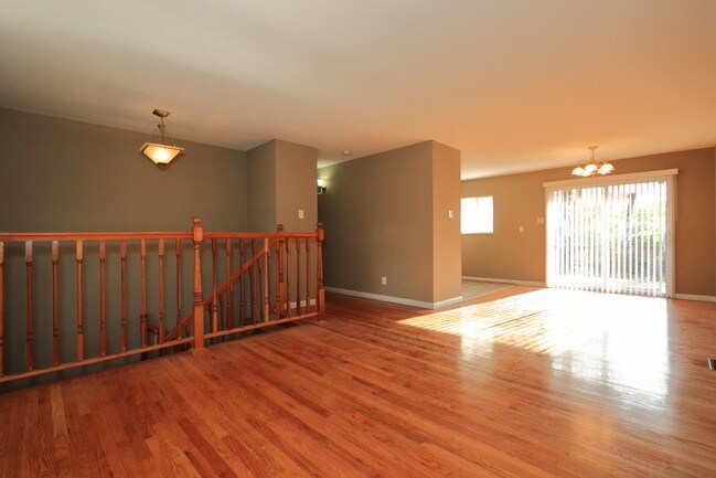 Building Photo - 1332 Columbus Dr