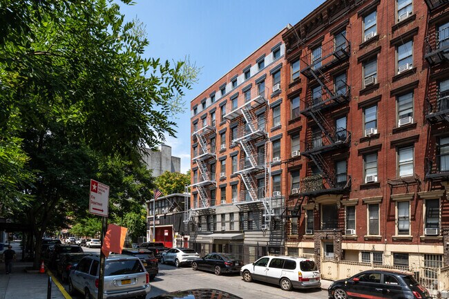 Foto del edificio - 228 E Second St