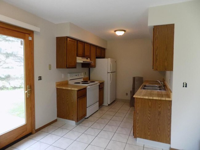 Building Photo - 5167 Seaton Hall Dr