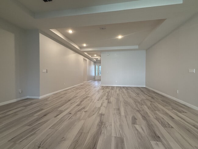 Foto del edificio - 4753 Ter Blf St