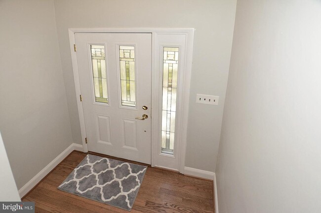 Building Photo - 4216 University Dr