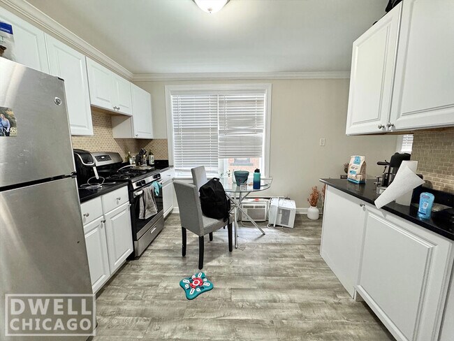 Foto del edificio - 839 W Cornelia Ave
