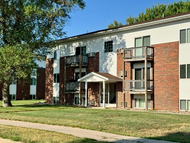 Building Photo - Village Court Apartments