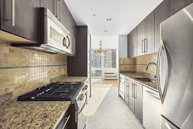 Building Photo - 818 Hudson Park