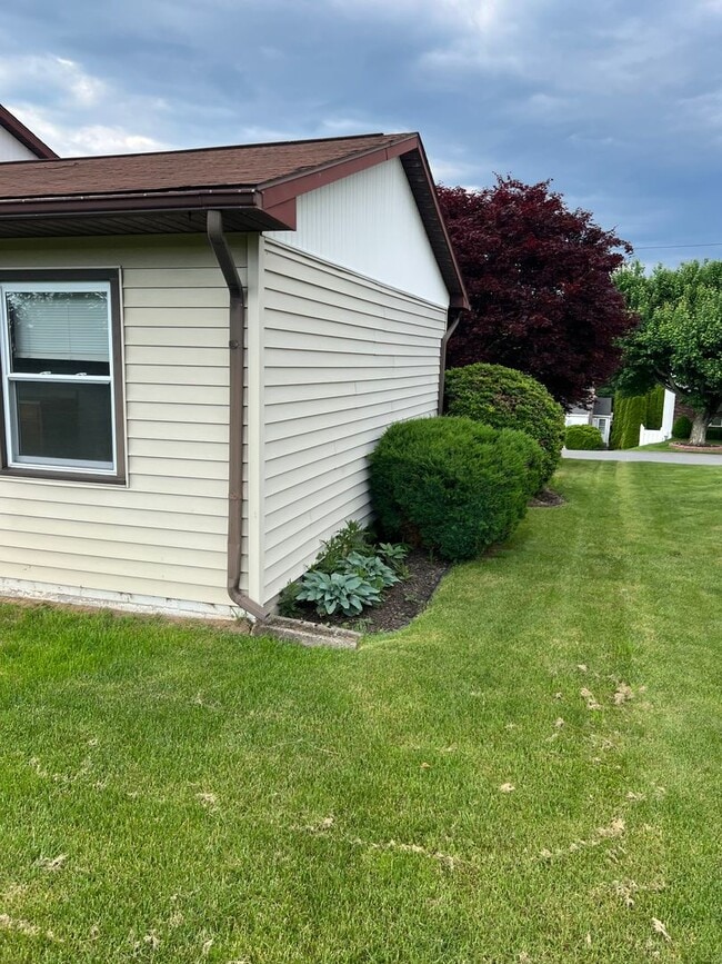 Building Photo - 3 Bed / 1 Bath Single-Family Home – Richland School District