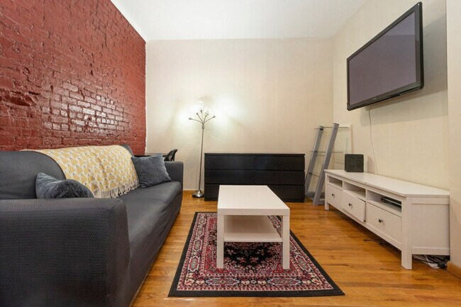 Foto del edificio - 329 E 94th St