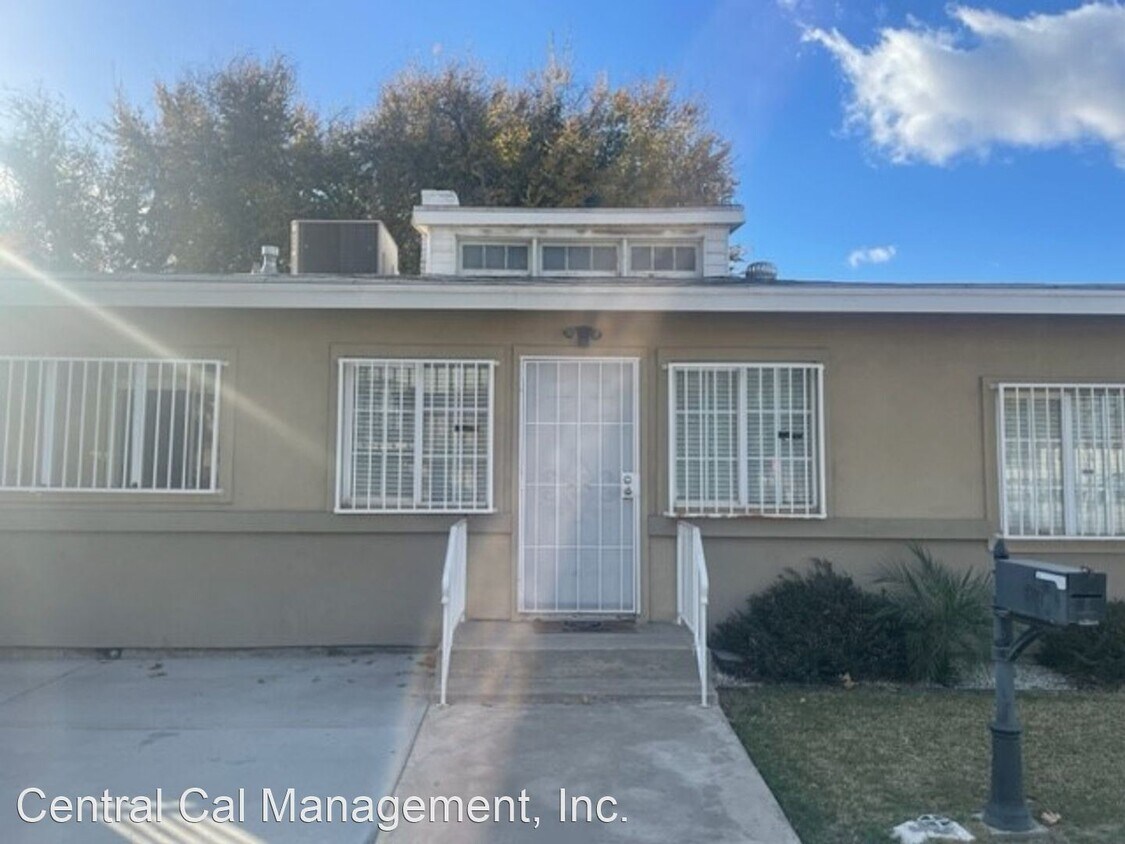 Foto principal - 3 br, 1 bath House - 2225 D St