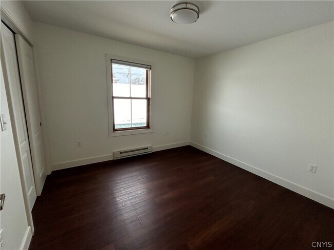 Foto del edificio - 23 S Main St