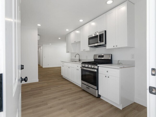 Building Photo - 2049 Cerritos