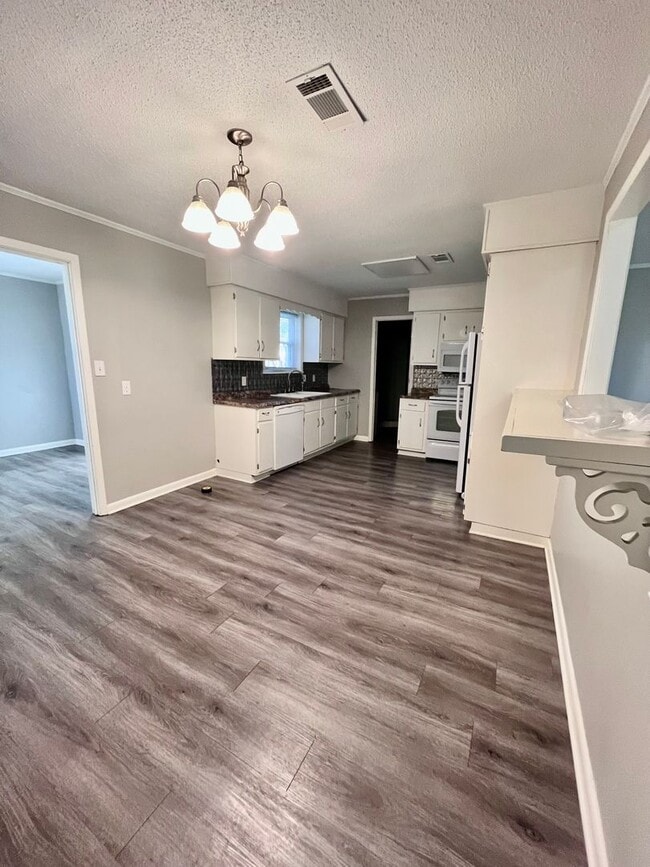Building Photo - 4 Bedroom 2 Bathroom Home, Lonoke