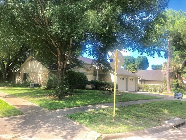 Building Photo - 5503 Briarwood Forest Dr