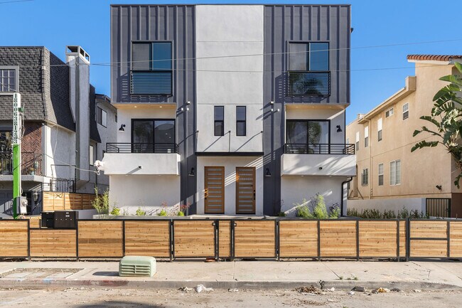 Building Photo - 15330 Weddington St