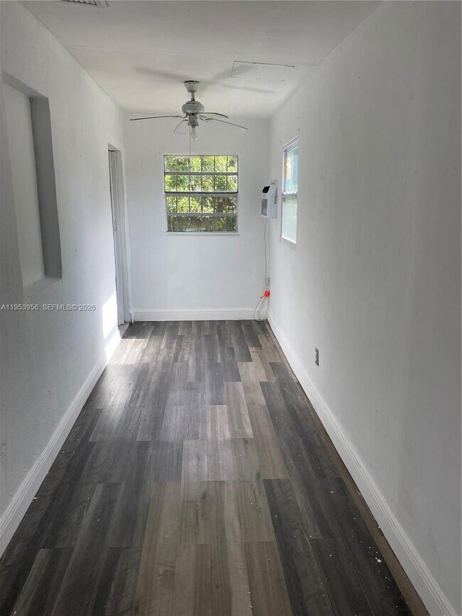 Foto del edificio - 1742 Ali Baba Ave