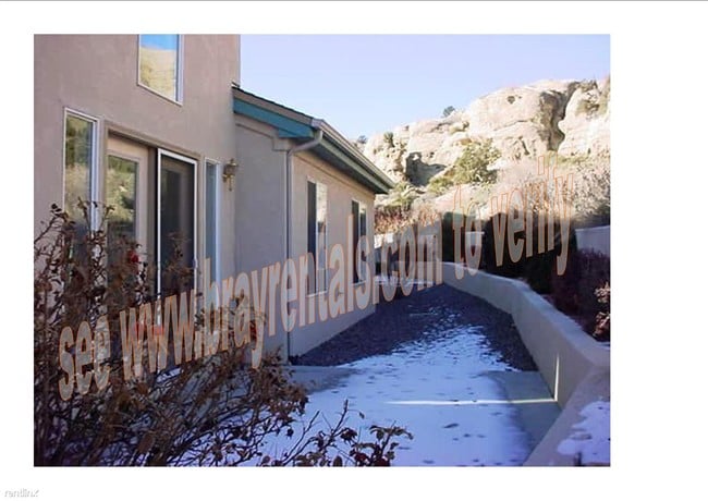 Building Photo - 401 Sand Cliff Ct
