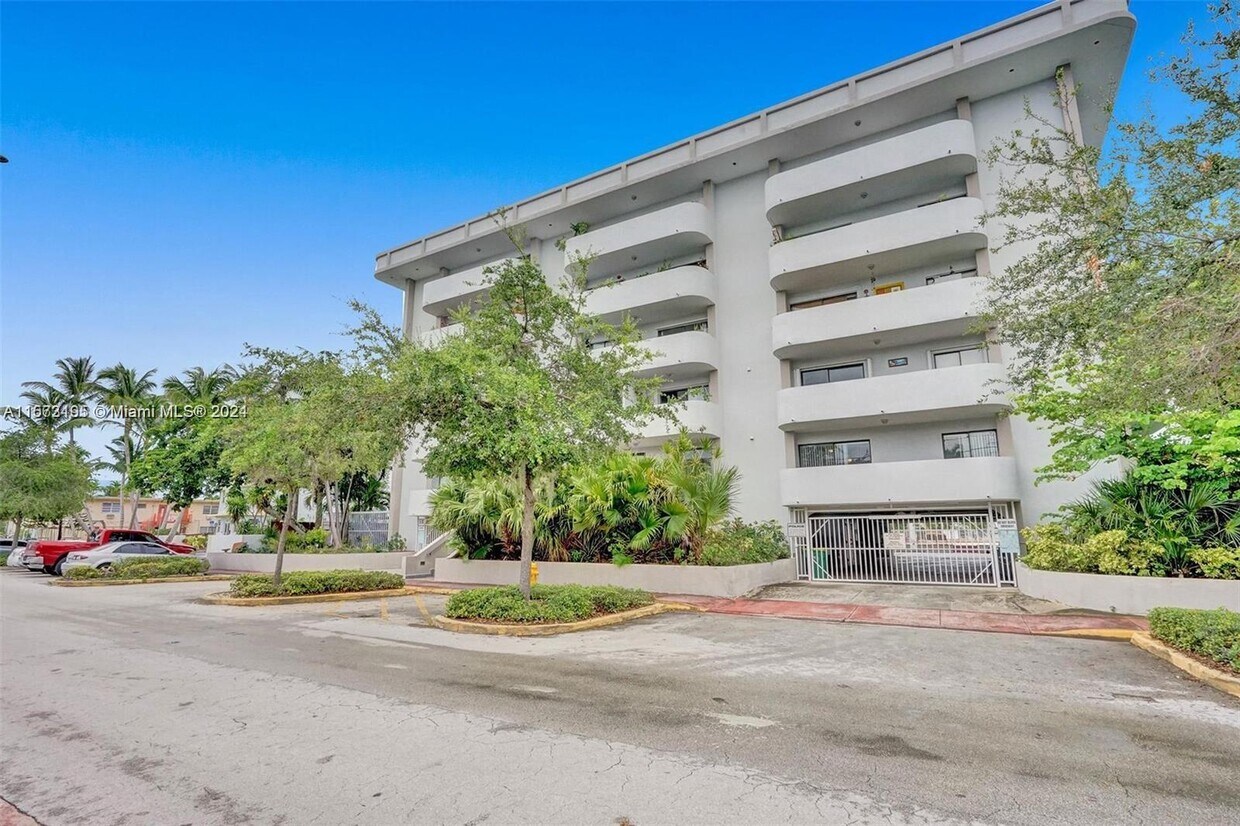 110 S Shore Dr Unit 3G, Miami Beach, FL 33141 Condo for Rent in Miami