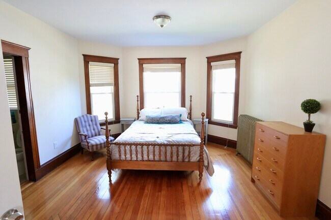 Foto del edificio - 124 Forest St