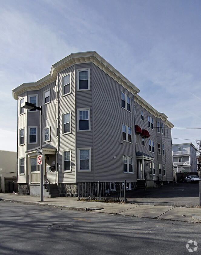 Primary Photo - 390 Geneva Ave