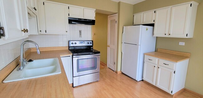 Foto del edificio - 9360 Hamilton Ct