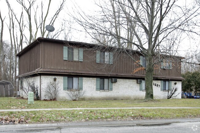 Building Photo - 1607 Brooke Park Dr