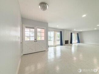 Building Photo - 1305 Feather Ave