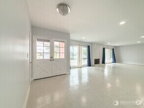 Building Photo - 1305 Feather Ave