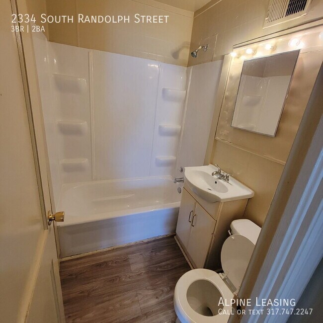Foto del edificio - 2334 S Randolph St