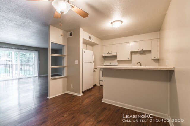 Building Photo - Oak Rose