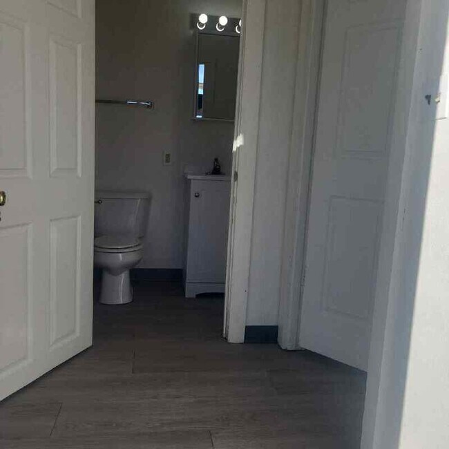 Building Photo - 119 S Walnut St