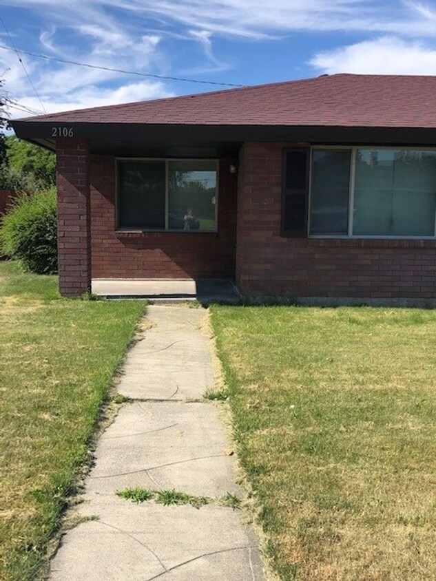 Primary Photo - Grand Ronde Duplex