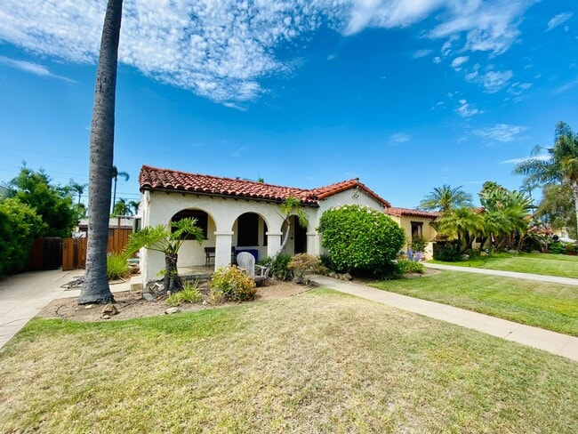 Building Photo - Beautiful 4 Bedroom Cottage in Kensington with Extra Room for an Office!