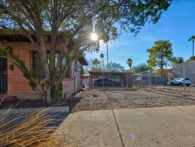 Building Photo - 2 Bedroom 1 Bathroom