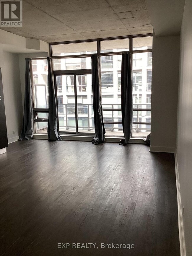 Building Photo - 399 Adelaide St W